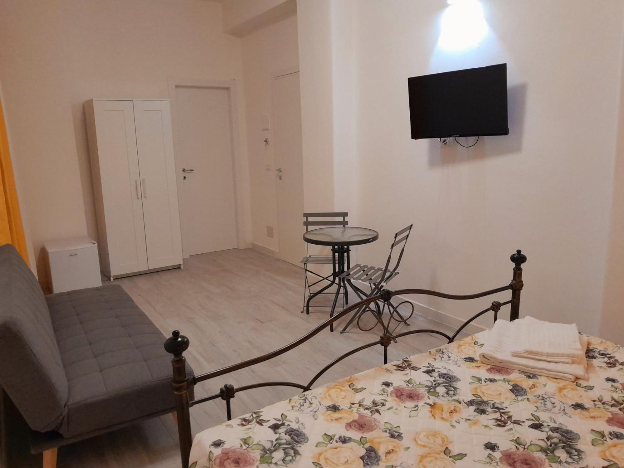 La Stazione 92 Panzió Catania-Fontanarossai nemzetközi repülőtér Kültér fotó